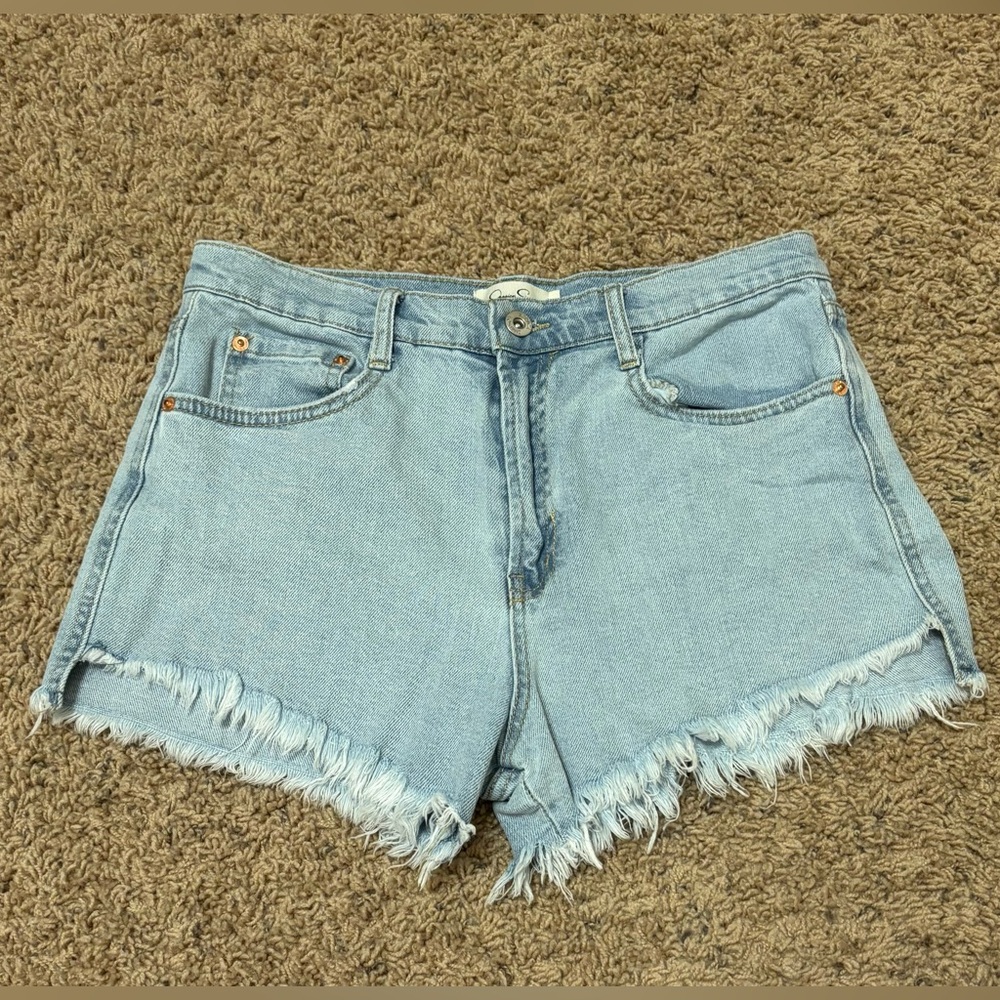 Frayed Hem Women’s Denim Shorts